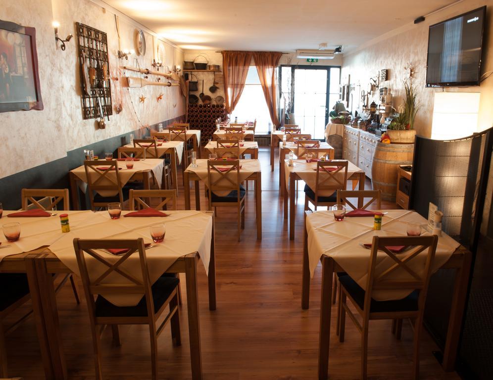 קיאסו Hotel Bahnhof Haus מראה חיצוני תמונה