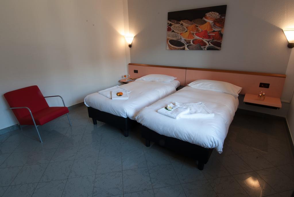קיאסו Hotel Bahnhof Haus מראה חיצוני תמונה
