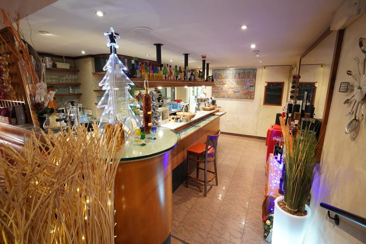 קיאסו Hotel Bahnhof Haus מראה חיצוני תמונה