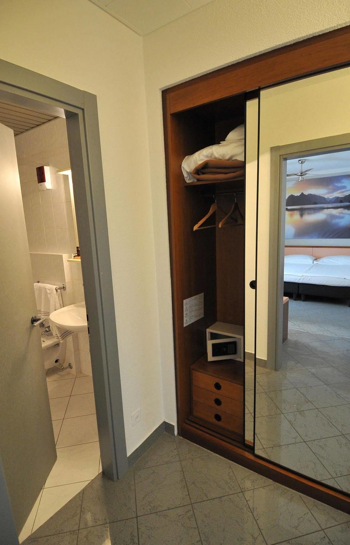 קיאסו Hotel Bahnhof Haus מראה חיצוני תמונה