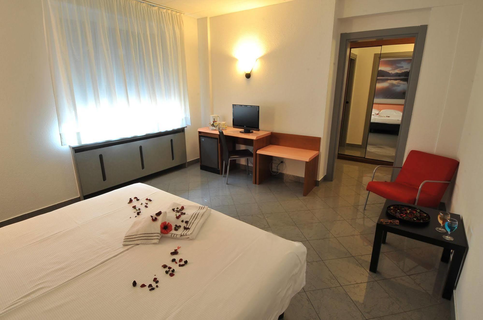 קיאסו Hotel Bahnhof Haus מראה חיצוני תמונה
