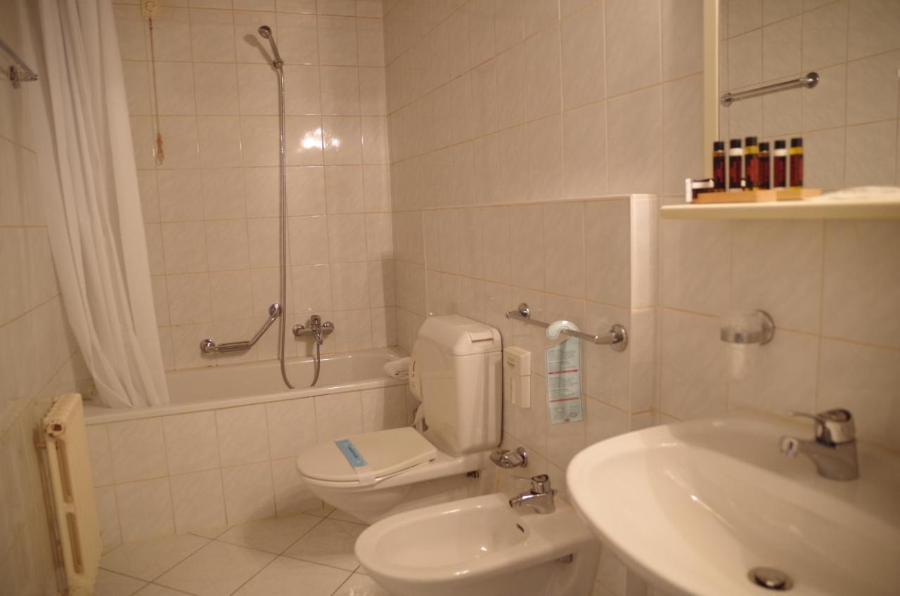 קיאסו Hotel Bahnhof Haus מראה חיצוני תמונה