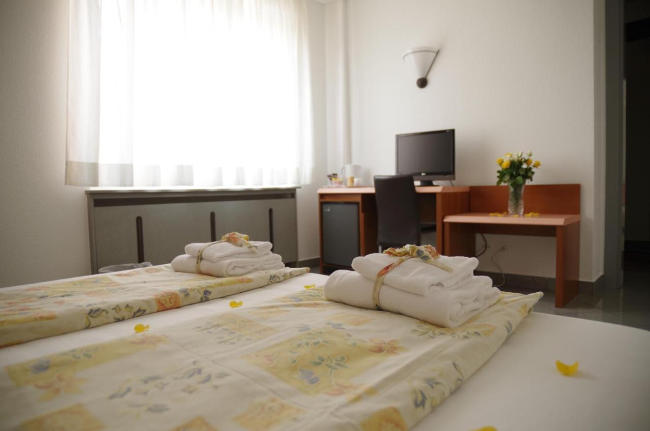 קיאסו Hotel Bahnhof Haus מראה חיצוני תמונה