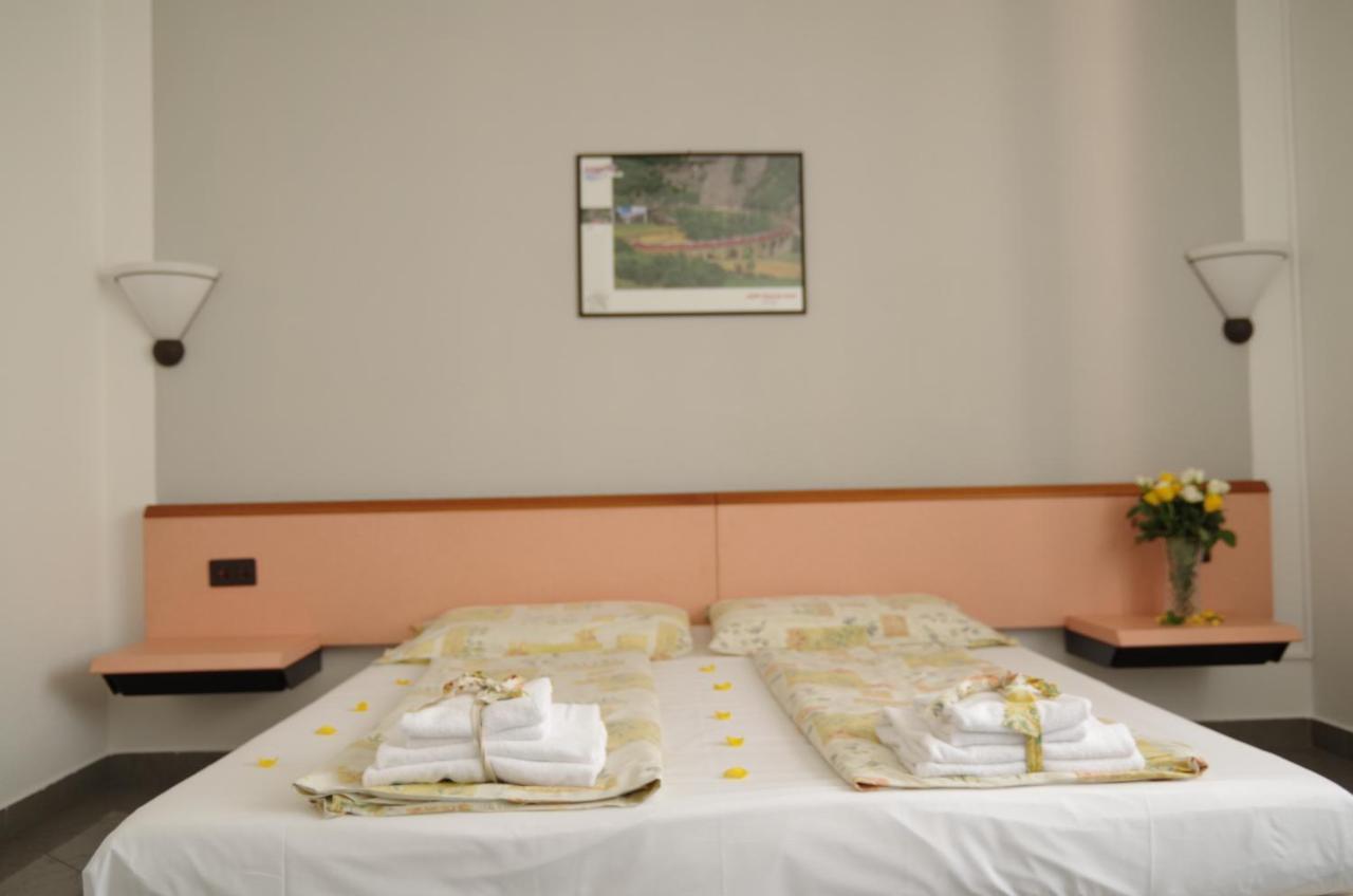 קיאסו Hotel Bahnhof Haus מראה חיצוני תמונה
